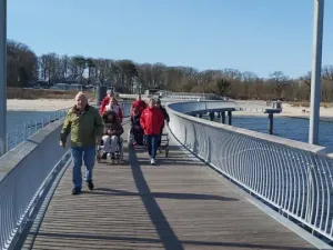 Spaziergang Seebrücke Koserow im Frühling 2025